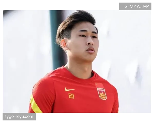 戴伟浚赛场阅读能力亮眼，精准传球引领球队攻势