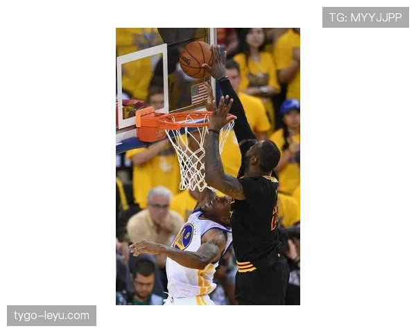 詹姆斯高效参与进攻引领球队取胜