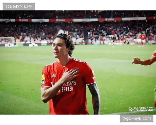 努涅斯强硬对抗展现赛场魅力 引发球迷热议