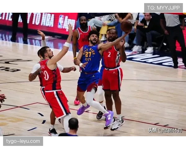 欧洲顶级联赛新赛季揭幕战精彩纷呈，众星闪耀表现抢眼