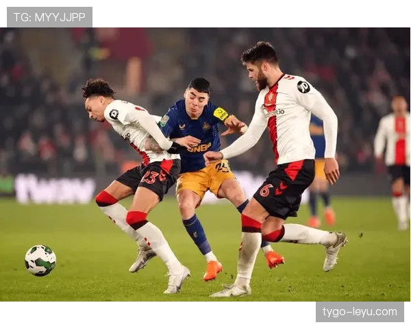 国际足坛新星助力球队逆袭夺冠,表现稳健值得关注 国际足坛新星助力球队逆袭夺冠,表现稳健值得关注