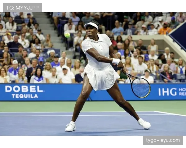 刚刷到维纳斯·威廉姆斯的更衣间照，随手一双鞋就能买我的车